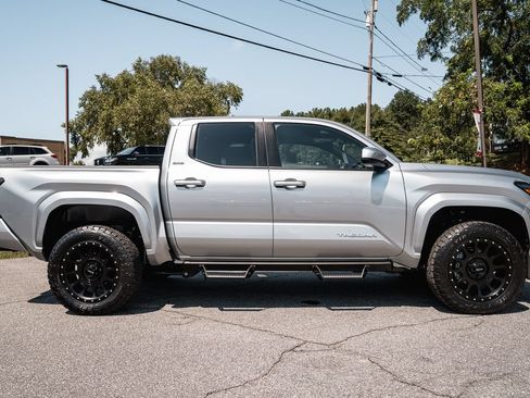 Certified 2026 Toyota Tacoma SR5 AWD/4WD image 9