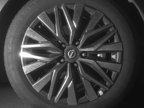 Used 2025 Nissan Altima 2.5 SV FWD image 13