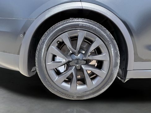 Used 2022 Tesla Model X image 13