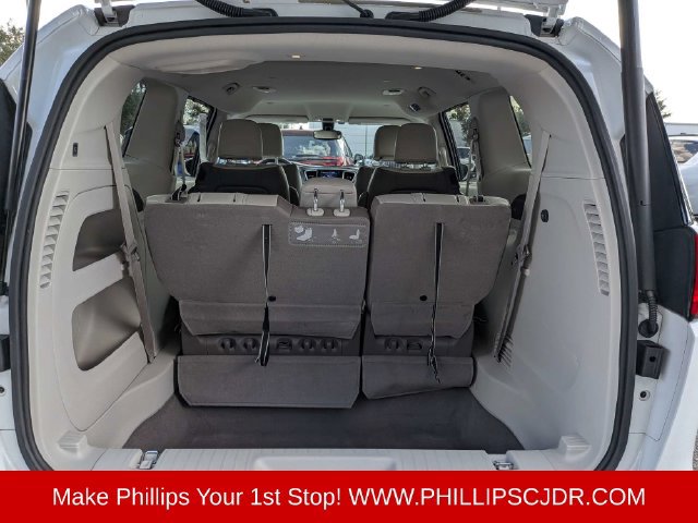 Used 2017 Chrysler Pacifica Touring-L FWD image 12