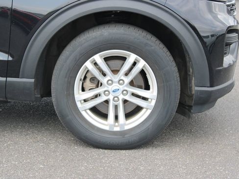 Used 2023 Ford Explorer XLT AWD/4WD image 12