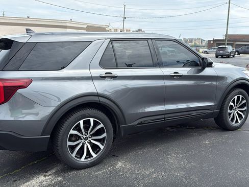 Used 2022 Ford Explorer ST AWD/4WD image 7