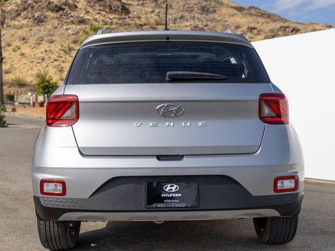 Used 2025 Hyundai Venue SEL FWD image 10