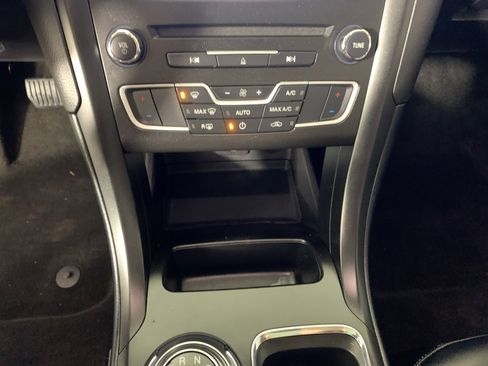 Used 2018 Ford Fusion SE w/ Equipment Group 201A image 24