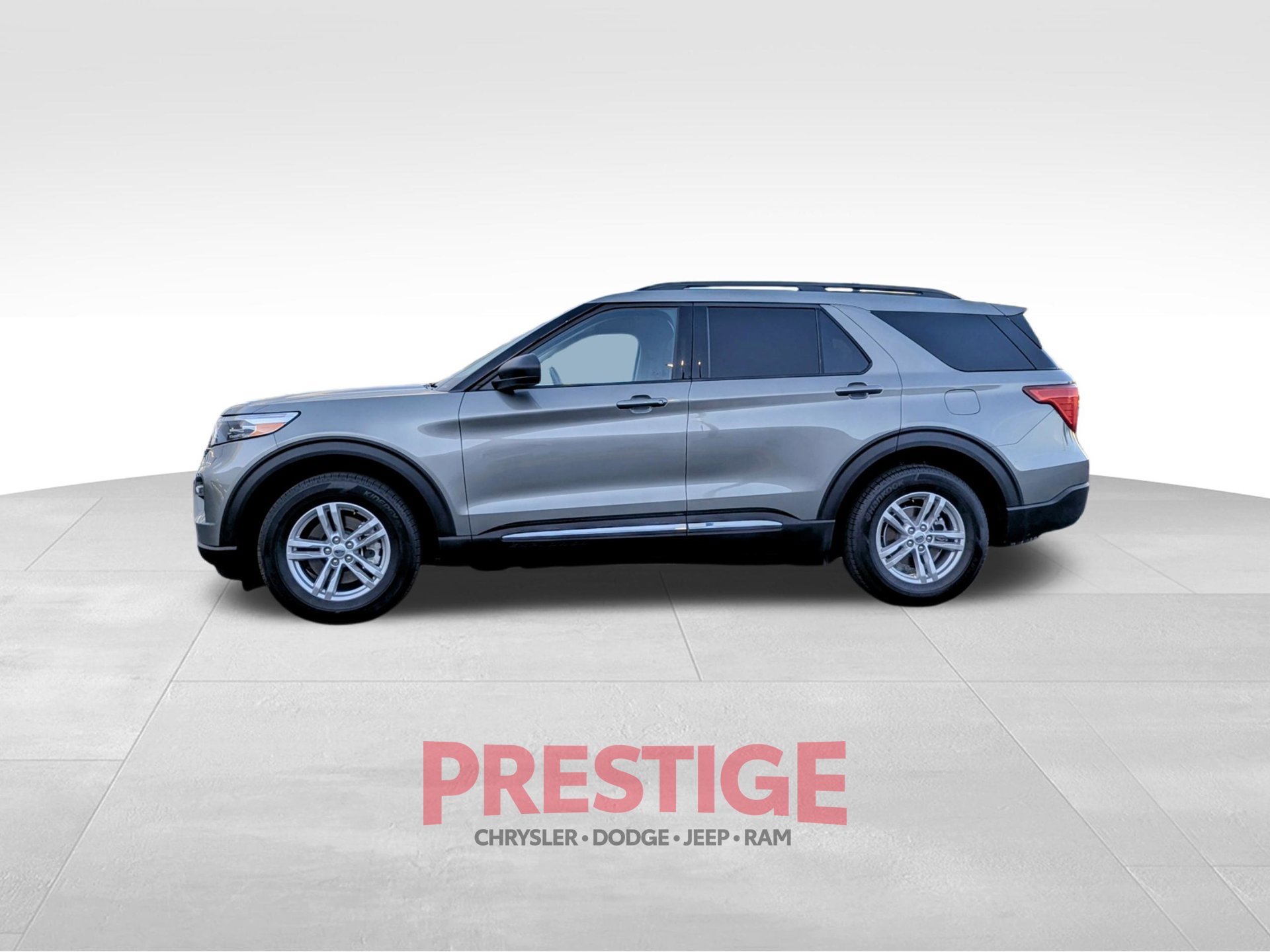 Used 2020 Ford Explorer XLT w/ Equipment Group 202A AWD/4WD image 11