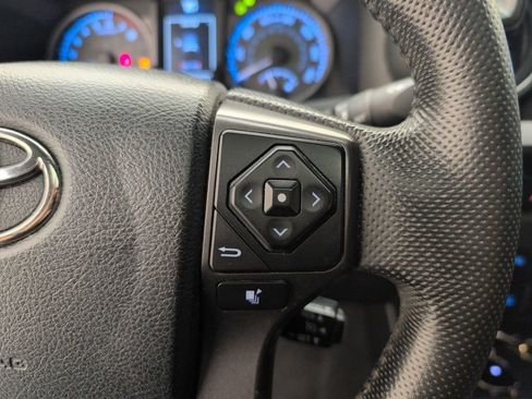 Used 2016 Toyota Tacoma TRD Sport image 38