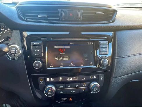 Used 2019 Nissan Rogue SV AWD/4WD image 17