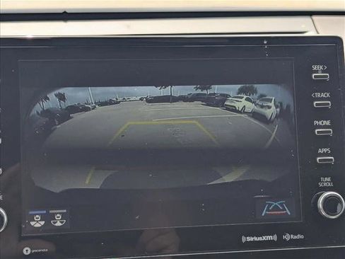 Used 2022 Toyota Camry XLE FWD image 10