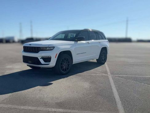 New 2025 Jeep Grand Cherokee Summit image 4