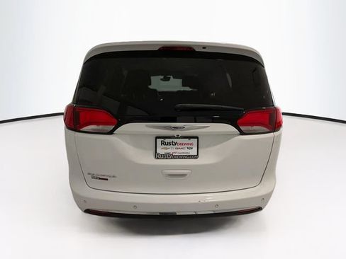 Used 2019 Chrysler Pacifica Touring Plus w/ Advanced Safetytec Group FWD image 6