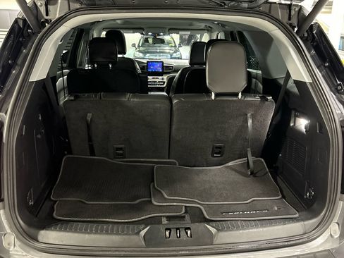 Used 2022 Ford Explorer XLT w/ Equipment Group 202A AWD/4WD image 30
