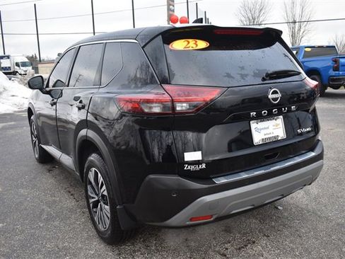 Used 2023 Nissan Rogue SV image 5