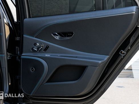 Used 2024 Bentley Flying Spur V8 image 35