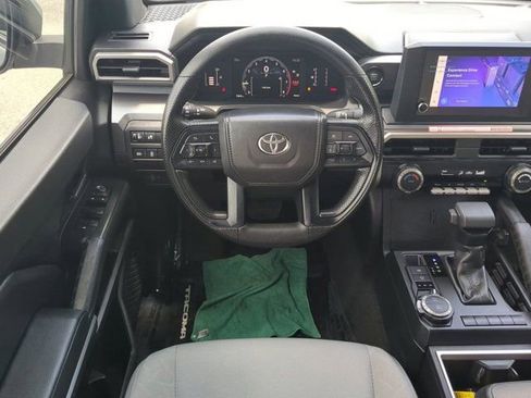 Used 2025 Toyota Tacoma SR5 AWD/4WD image 14