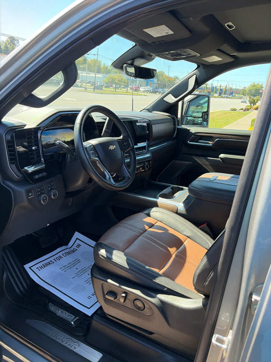 Used 2024 Chevrolet Silverado 2500 High Country w/ High Country Premium Package AWD/4WD image 21