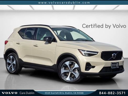 Certified 2025 Volvo XC40 B5 Plus image 1