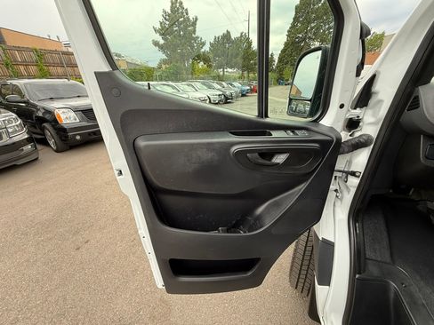 Used 2022 Mercedes-Benz Sprinter 1500 image 13