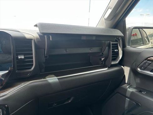 Used 2023 Chevrolet Silverado 1500 LT Trail Boss w/ LPO, Dark Essentials Package AWD/4WD image 17