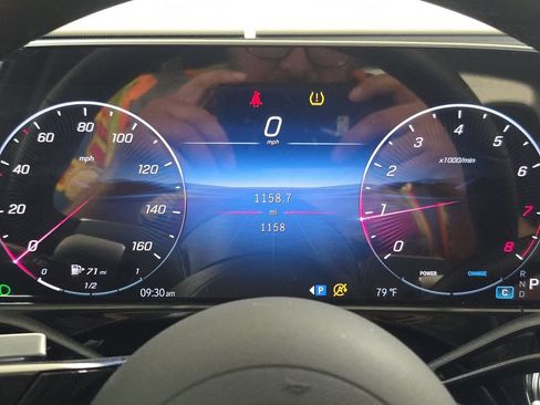 Used 2025 Mercedes-Benz E 350 4MATIC Sedan w/ MBUS Superscreen Package image 12