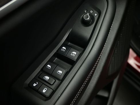 Used 2024 Jeep Grand Cherokee L Limited w/ Luxury Tech Group II image 18