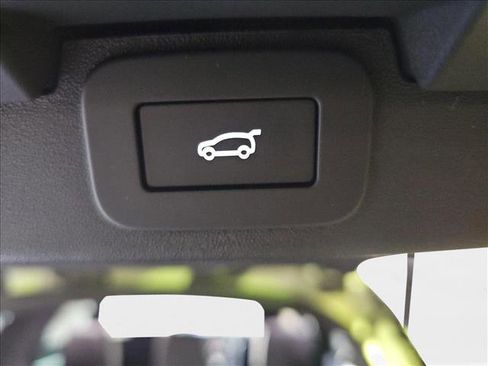 New 2025 Land Rover Discovery S image 13