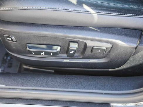 Used 2016 Lexus ES 300h w/ Ultra Luxury Package FWD image 19