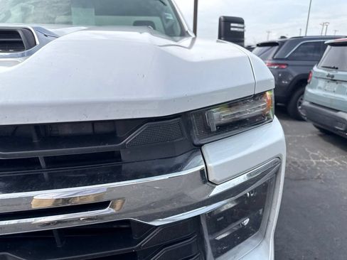 Used 2024 Chevrolet Silverado 2500 LT AWD/4WD image 8