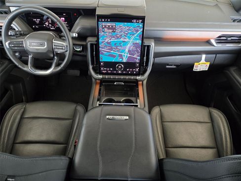 Used 2025 GMC Yukon Denali RWD image 12