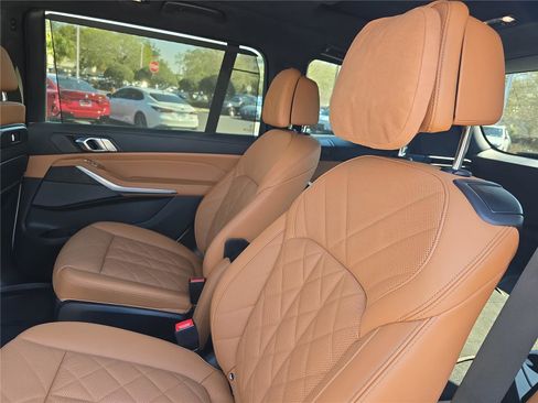 Certified 2023 BMW X7 xDrive40i w/ Executive Package image 13