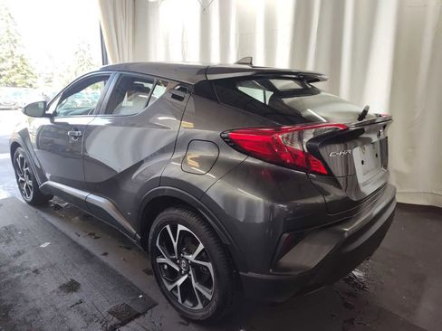 Used 2018 Toyota C-HR XLE FWD image 2