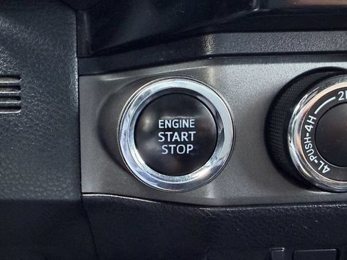 Used 2016 Toyota Tacoma TRD Off-Road w/ Premium & Technology Package AWD/4WD image 19