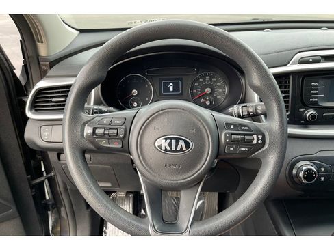 Used 2018 Kia Sorento LX image 34