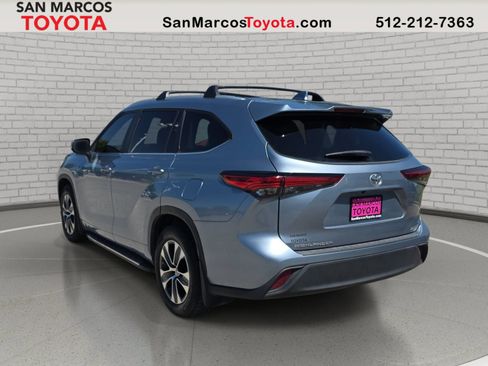 Used 2023 Toyota Highlander XLE FWD image 8