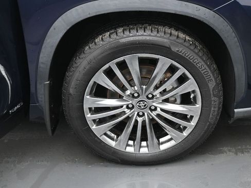 Used 2022 Toyota Highlander Limited AWD/4WD image 41