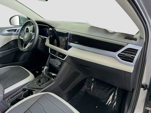 New 2026 Volkswagen Taos SE image 28