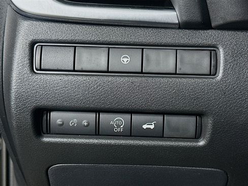 Used 2023 Nissan Rogue SL w/ SL Premium Package image 15