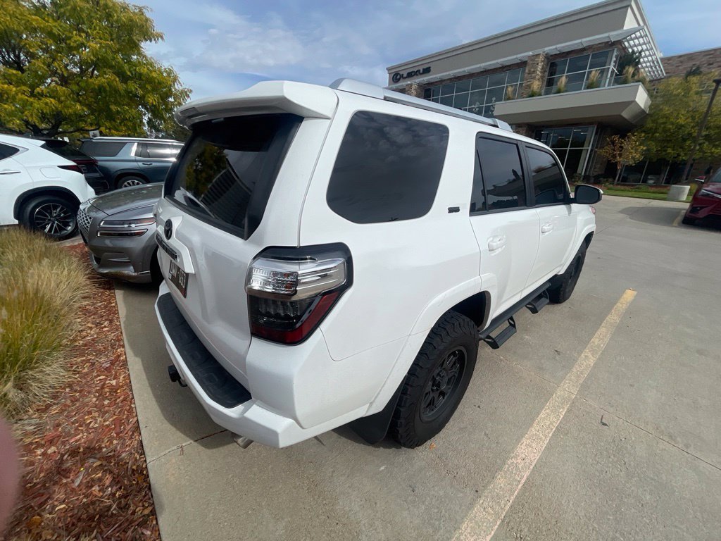 Used 2018 Toyota 4Runner SR5 AWD/4WD image 4