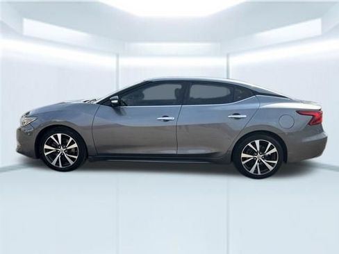 Used 2016 Nissan Maxima Platinum w/ Interior Lighting Package FWD image 10