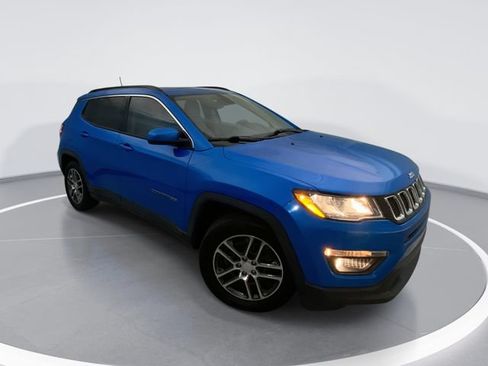 Used 2019 Jeep Compass Latitude FWD image 1