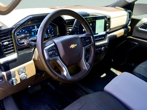 Used 2024 Chevrolet Silverado 1500 LT w/ Convenience Package II RWD image 10