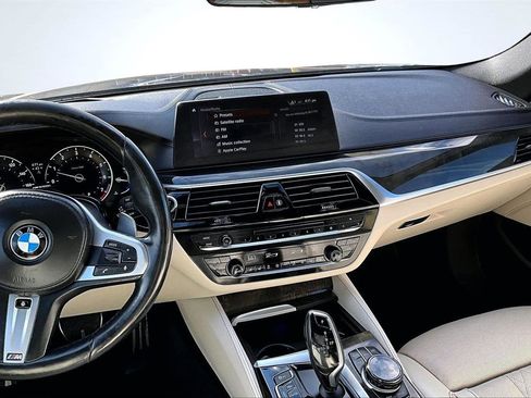 Used 2018 BMW M550i xDrive image 9