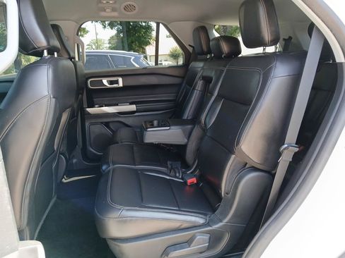 Used 2022 Ford Explorer XLT w/ Equipment Group 202A RWD image 13