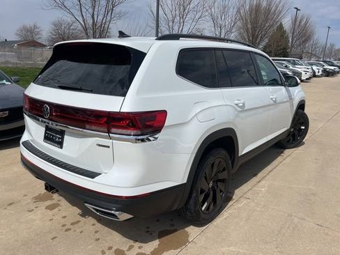 New 2026 Volkswagen Atlas SE image 6