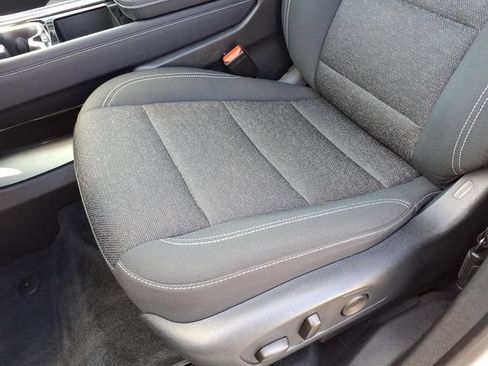 Used 2025 Chevrolet Traverse LT AWD/4WD image 19