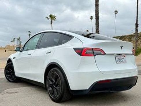 Used 2021 Tesla Model Y 2WD image 3