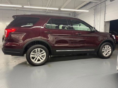 Used 2018 Ford Explorer XLT w/ Equipment Group 202A image 6
