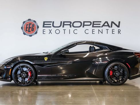 Used 2020 Ferrari Portofino RWD image 9