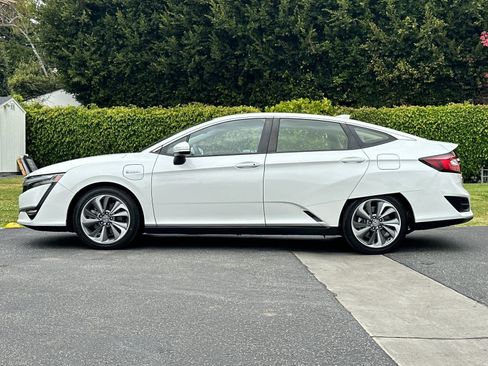 Used 2020 Honda Clarity Plug-In Hybrid image 2