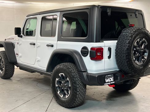 Used 2026 Jeep Wrangler Unlimited Rubicon AWD/4WD image 3