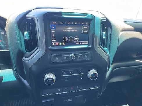 Used 2021 GMC Sierra 2500 4x4 Crew Cab w/ Gooseneck/5TH Wheel Package image 12